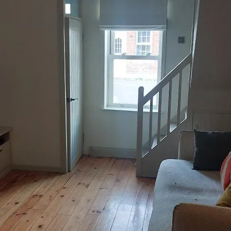 Apartamento Cosy With Office - 10 Mins Stroll To Seafront *